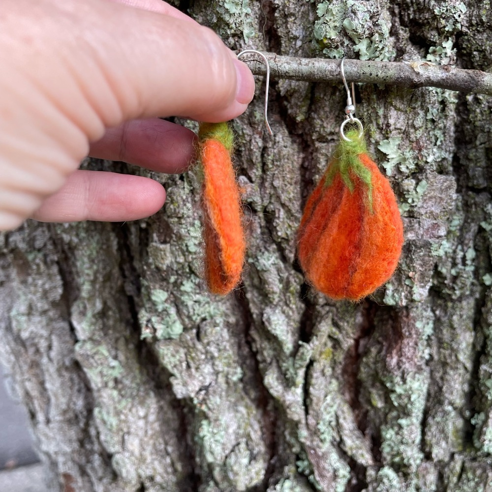 Hand crafted needle felted artisan pumpkin earrings unique one of a kind autumn - Picture 10 of 13